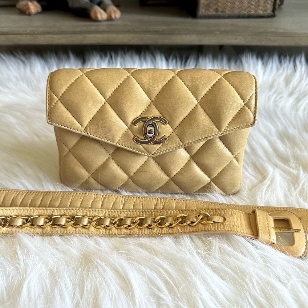 💯 Vintage Chanel Belt Bag